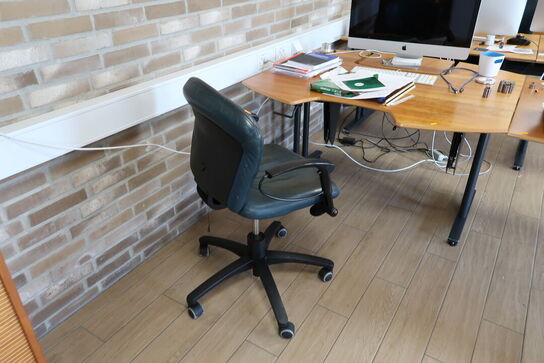 Skrivebord uden indhold, kontorstol
