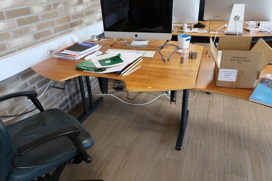 Skrivebord uden indhold, kontorstol