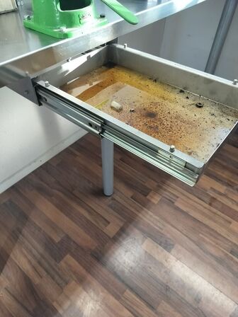 2 stk. Udtræksskuffer til montering under  filebænk med løse  spild/opsamlingsbakker rustfri stål