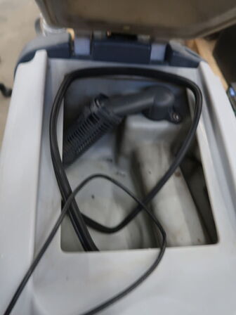 Gulvvasker NILFISK SC400 (skal have nye sugelæber, afløbslange og split til transporthjul foran)