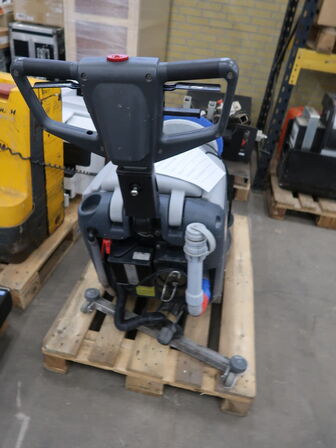 Gulvvasker NILFISK SC400 (skal have nye sugelæber, afløbslange og split til transporthjul foran)