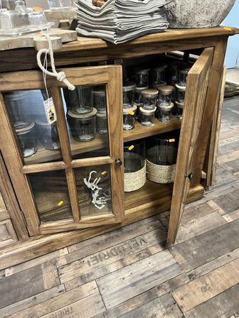 Vitrine skab m. 4 låger og skuffer 80x220x45 cm.