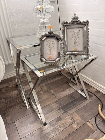 2 stk. Sidebord i glas/alu