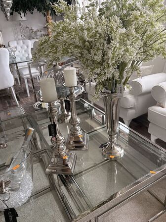 2 stk. Lysestager inkl. Vase m. Blomster