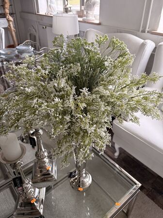 2 stk. Lysestager inkl. Vase m. Blomster