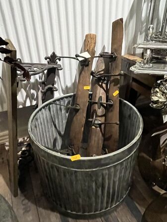 Potte inkl. 3 stk. Knagerækker