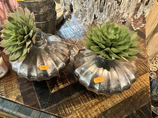 2 stk. Vaser m. Blomster 