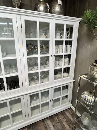 Vitrineskab m. 8 låger i hvid 195x220x55 cm.