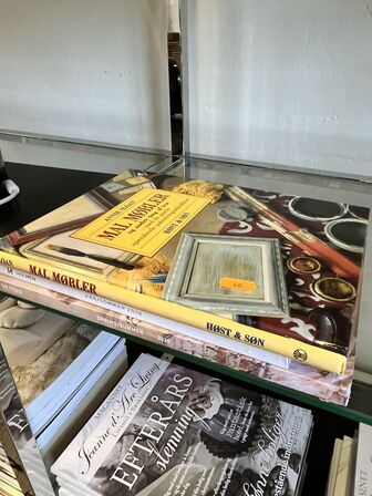 Div. coffee table books