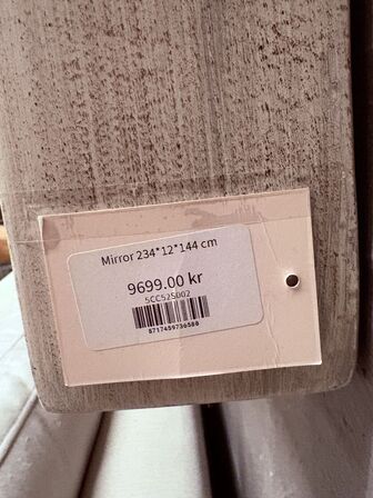 Stort spejl 234x12x144 cm.