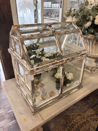 Glasmontre m. Indhold