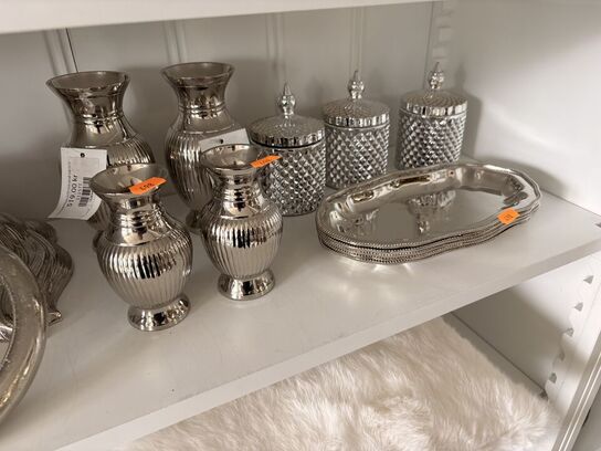 2 stk. Håndklædeholder mm.