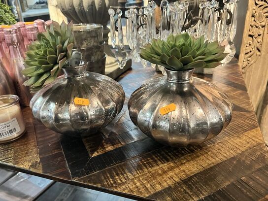 2 stk. Vaser m. Blomster 