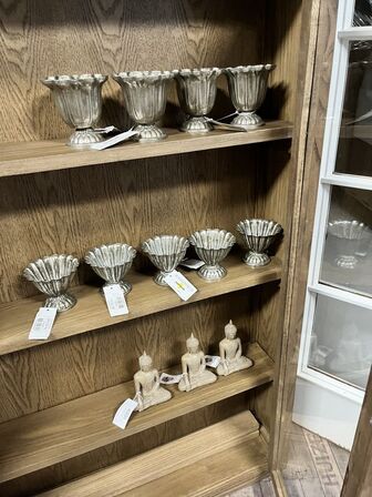 Vægskab m. 3 hylder m. Indhold 120x82x21 cm.