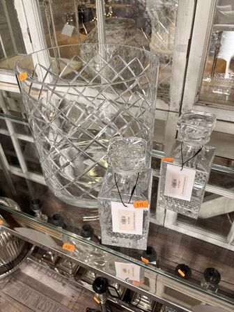 2 stk. Karafler m. Vase