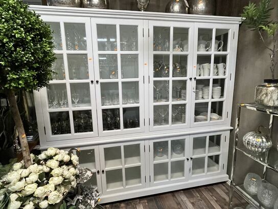 Vitrineskab m. 8 låger i hvid 195x220x55 cm.