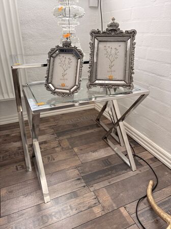 2 stk. Sidebord i glas/alu