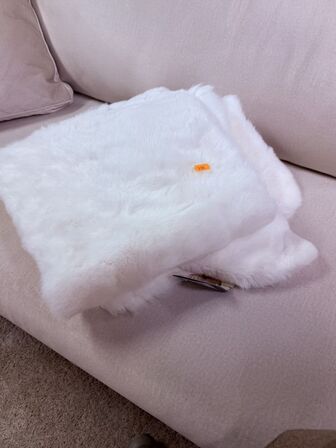 Tæppe i kaninpels  130x180 cm.