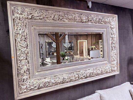 Stort spejl 234x12x144 cm.