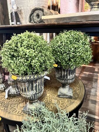 2 stk. Vaser m. Blomster 