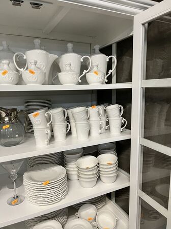 Stel m. Kopper, kander og tallerkner