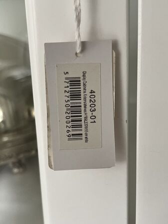 Vitrineskab m. 8 låger i hvid 195x220x55 cm.