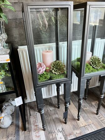 Montra m. Dekoration H: 150 CM