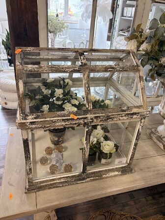 Glasmontre m. Indhold