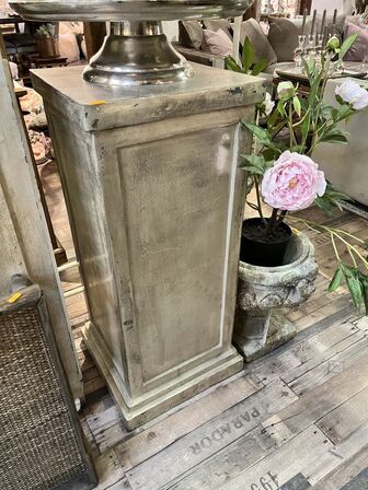 Pult m. Bakke 40x40x75 cm.