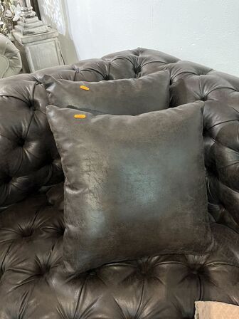 2 stk. Puder i læder