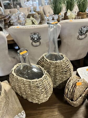 2 stk. Glaskarafler m. Bordskåner