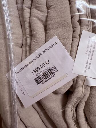 Sengetæppe CEST BON 260x280 cm.