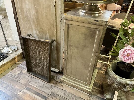 Pult m. Bakke 40x40x75 cm.