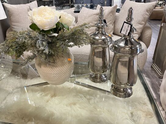 2 stk. Krukker inkl. Vase m. Blomster