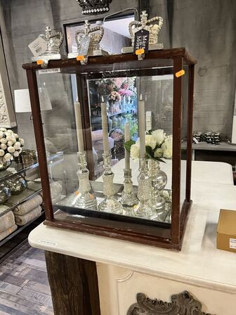 Udstillingsmontre u. Indhold 57x39x65 cm