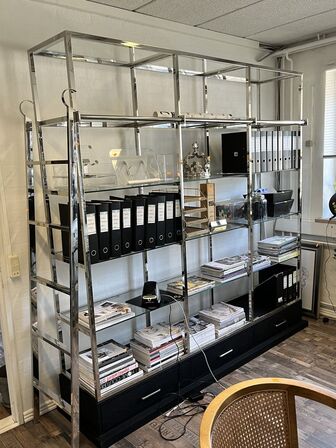 Reol i aluminium m. Glas hylder 220x45x226 cm