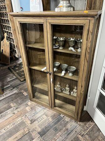 Vægskab m. 3 hylder m. Indhold 120x82x21 cm.