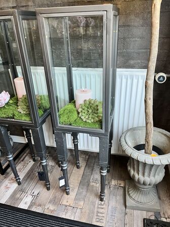 Montra m. Dekoration H: 150 CM