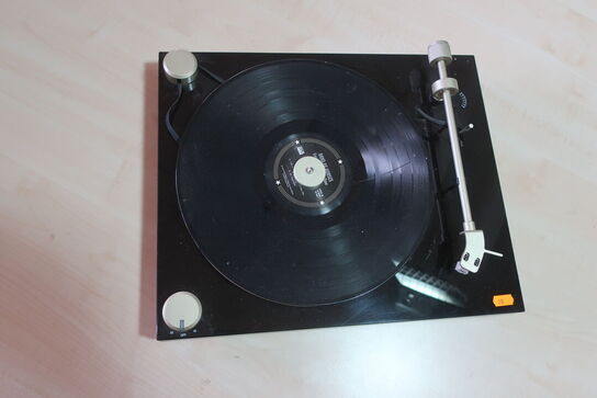 Pladespiller Model: E-E136