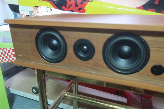 Lydmøbel LEMUS med anlæg og uderstativ