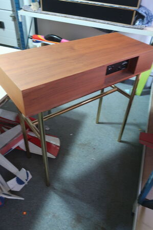 Lydmøbel LEMUS med anlæg og uderstativ