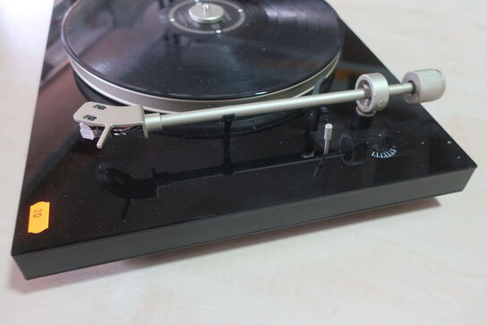 Pladespiller Model: E-E136