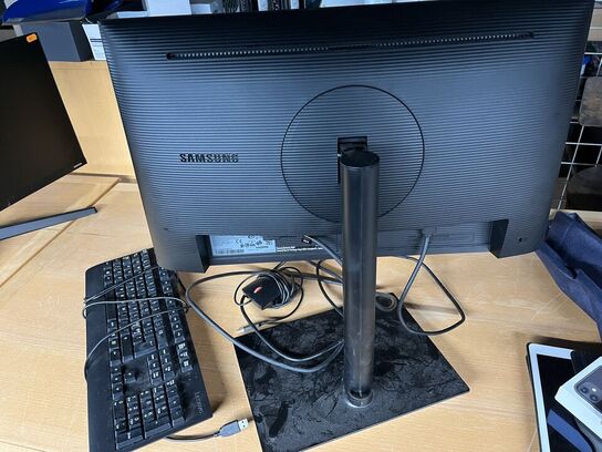 2 stk. 24" PC Skærm SAMSUNG + 1 Tastatur LENOVO