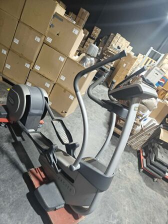 Technogym Cardiomaskine VIRKER SOM DEN SKAL. KAN SÆTTES OP TIL PULSUR ELLER PULSBÅND OM MAVEN OG LIGN. Trænger til en fugtig klud.
