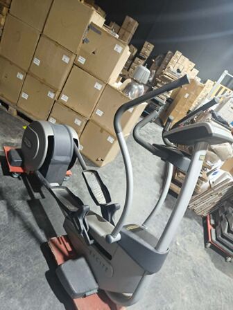 Technogym Cardiomaskine VIRKER SOM DEN SKAL. KAN SÆTTES OP TIL PULSUR ELLER PULSBÅND OM MAVEN OG LIGN. Trænger til en fugtig klud.