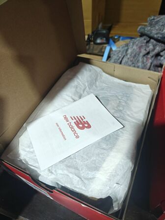11 stk. Sikkerhedssko New Balance str. 43 11 STK. NYE NEW BALANCE SIKKERHEDSSKO. STR. 43 Vejl. Butikspris 1.435,00 kr.