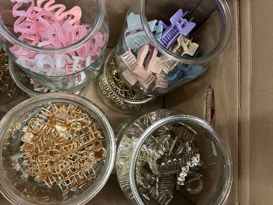 2 ks. Hårklemmer + glaskrukker