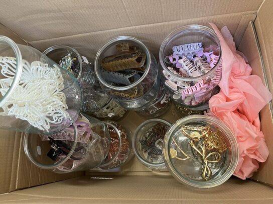 2 ks. Hårklemmer + glaskrukker