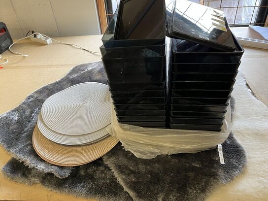 Plastbokse, dækservietter, kunstskind