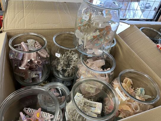 2 ks. Hårklemmer + glaskrukker